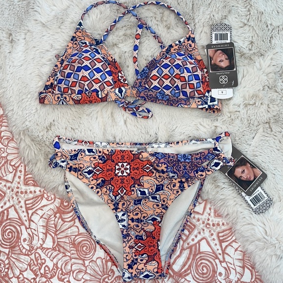 Daisy Fuentes Keyhole Bikini Bottom Pieced Fixed Tri-Bra Bikini Set 6 - Picture 5 of 13